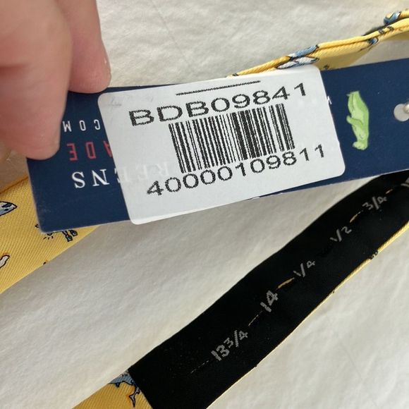 Bird Dog Bay Men’s Bow Tie yellow Shark Pattern - Picture 4 of 5